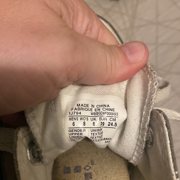 Women’s Grey Converse All Stars Size 8. Worn but still have some life. - Picture 3 of 4